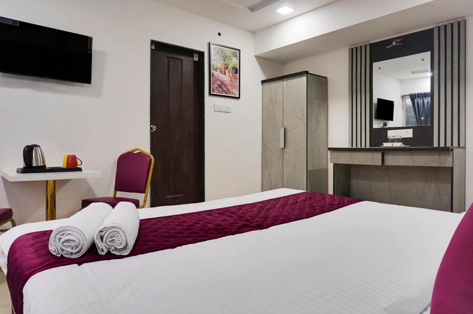 Hotel Orchard Park Πούνε Εξωτερικό φωτογραφία