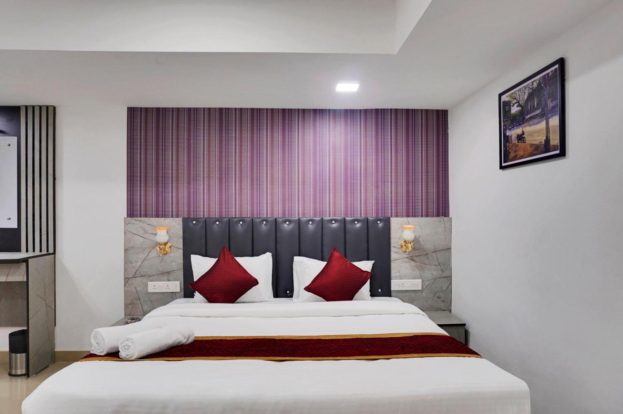 Hotel Orchard Park Πούνε Εξωτερικό φωτογραφία
